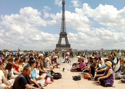 nhóm Wake Up ngồi thiền tại Paris