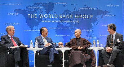 Thien su Thich Nhat Hanh tham World Bank