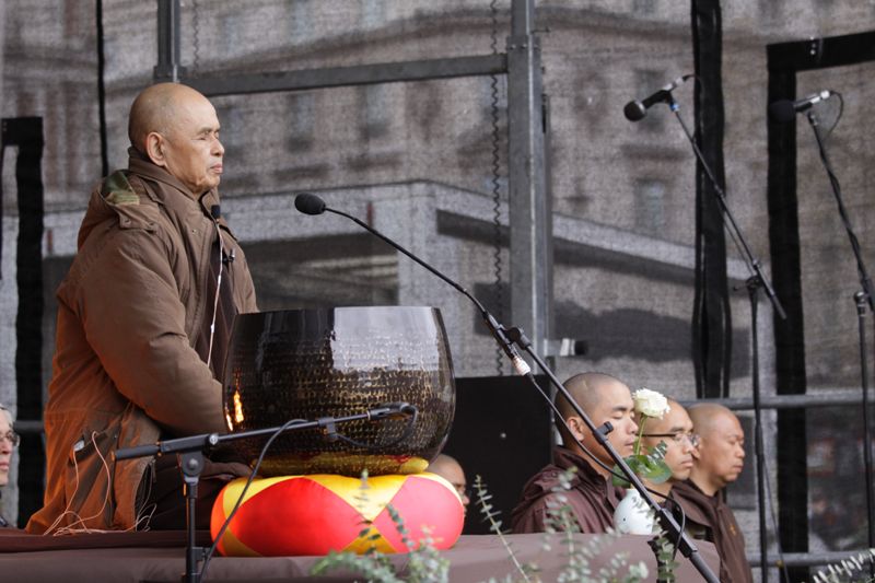  Sit in Peace with Thich Nhat Hanh